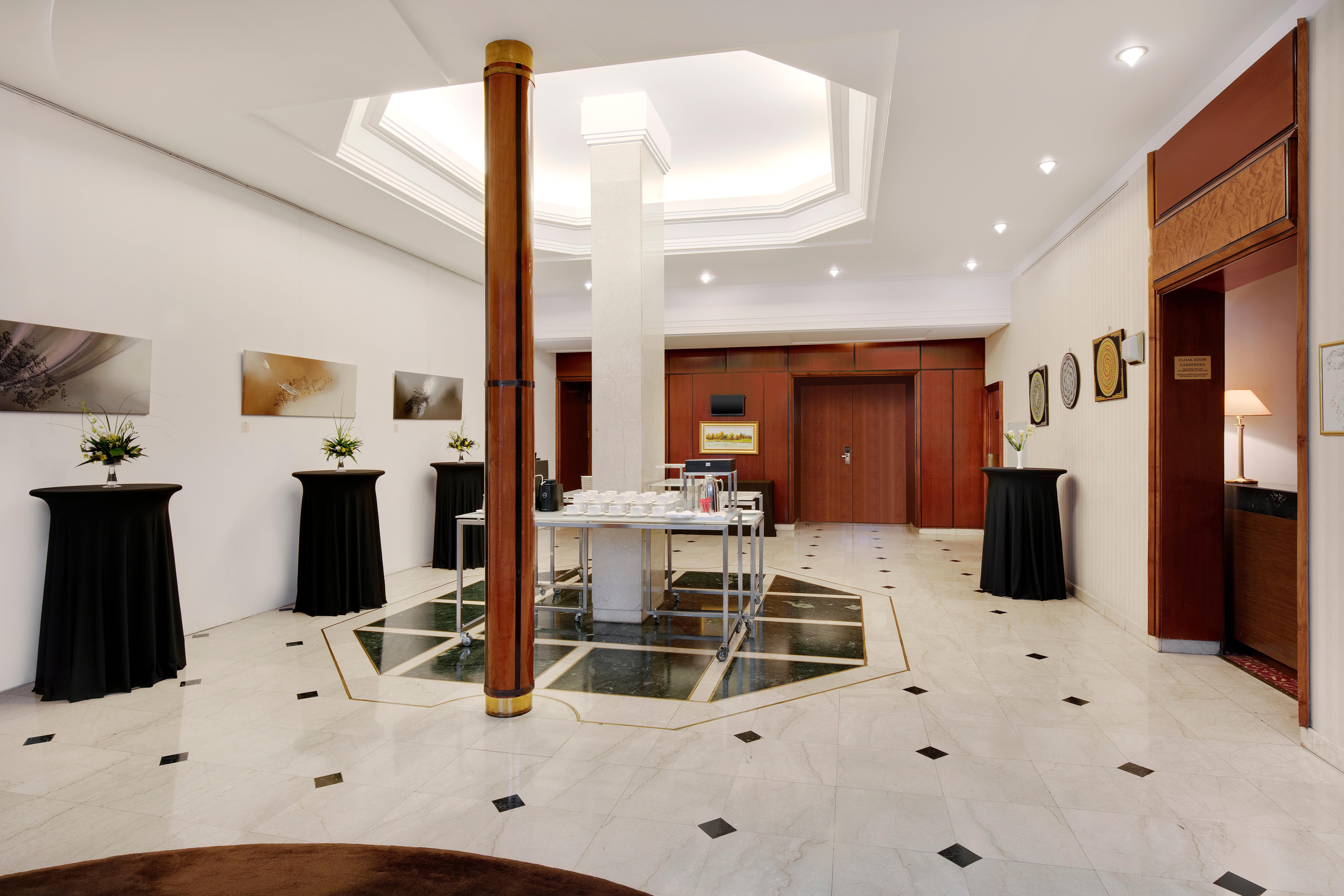 Hotel Crowne Plaza Bucharest By Ihg Exterior foto