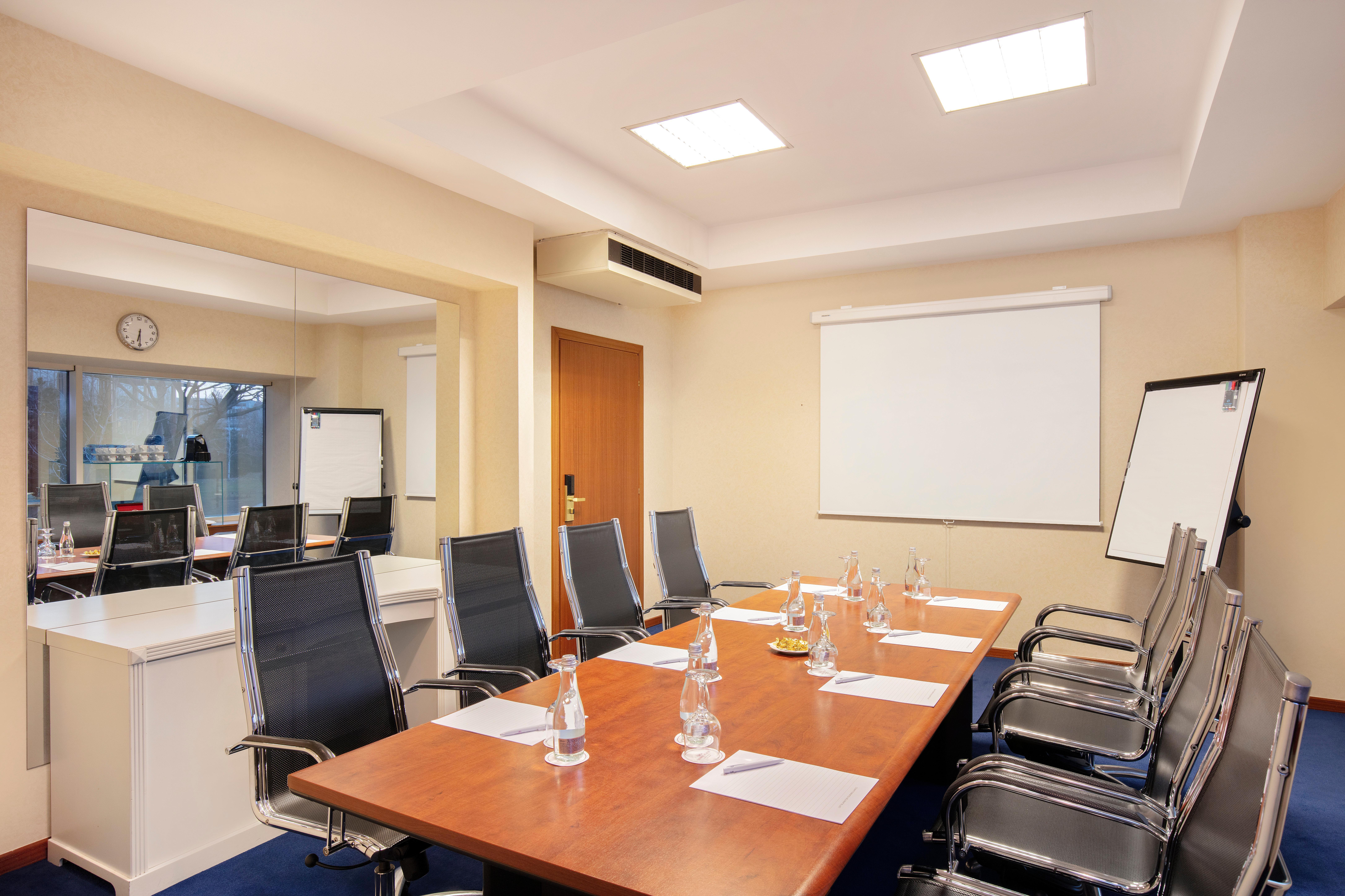 Hotel Crowne Plaza Bucharest By Ihg Exterior foto