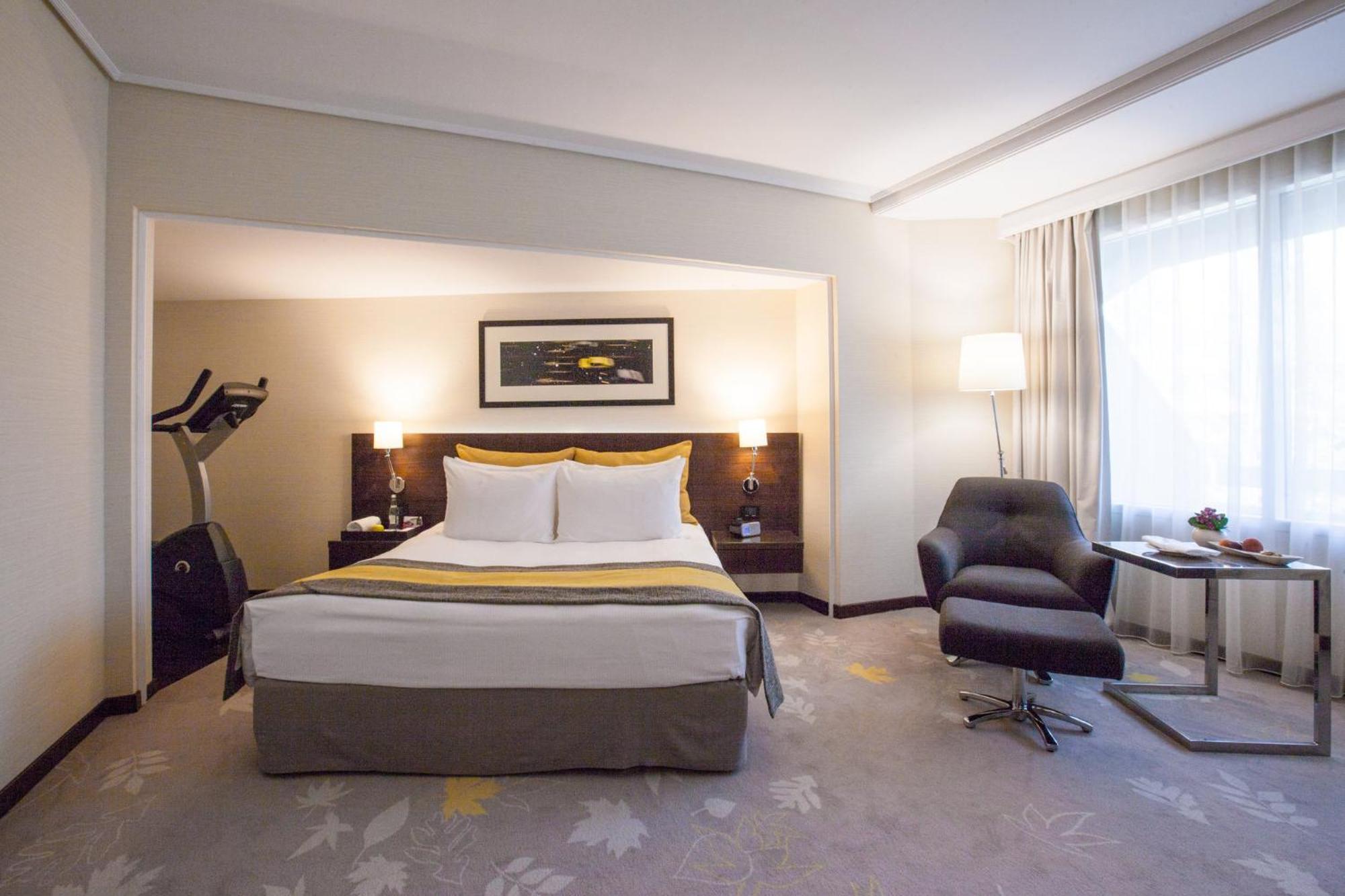 Hotel Crowne Plaza Bucharest By Ihg Exterior foto