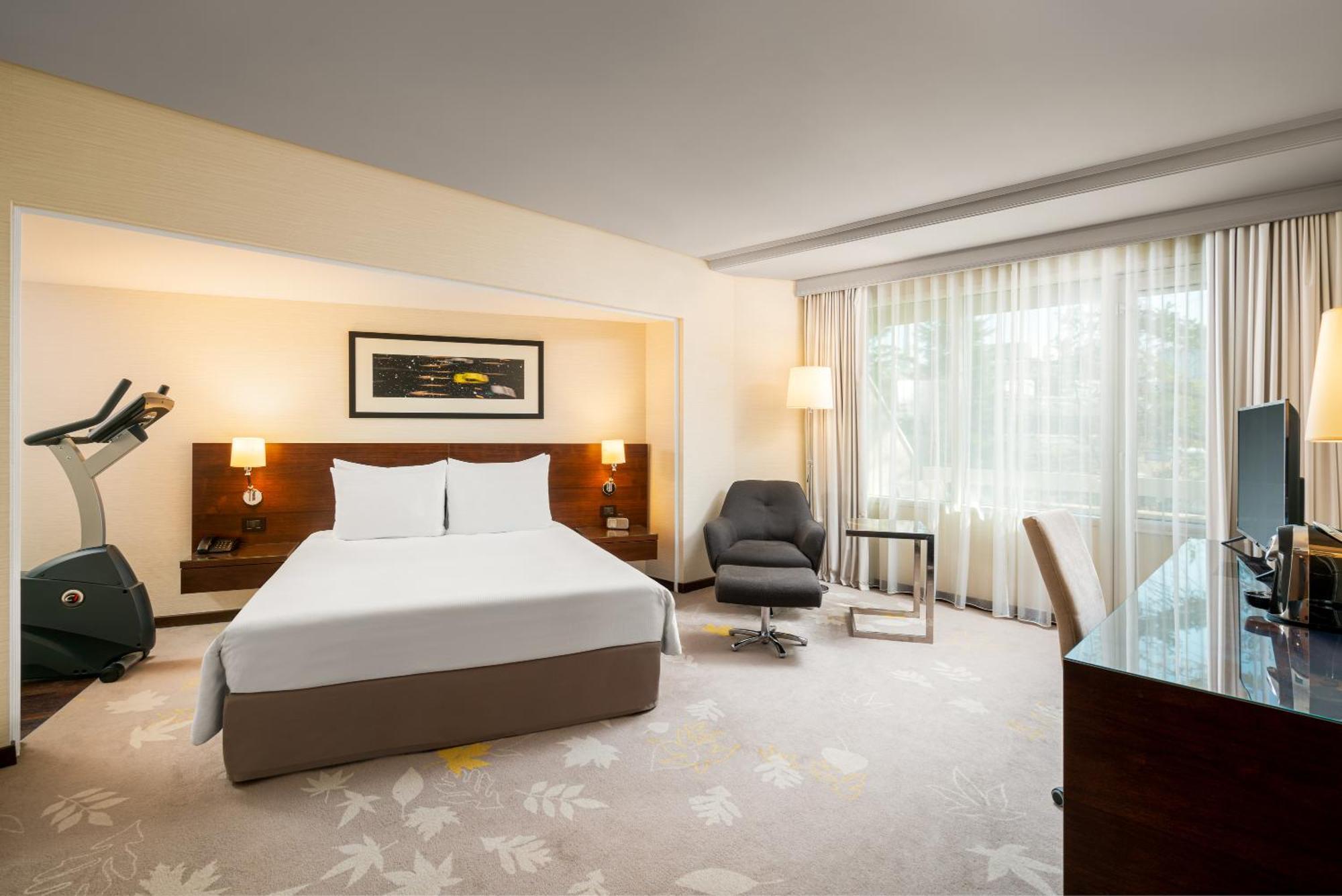 Hotel Crowne Plaza Bucharest By Ihg Exterior foto